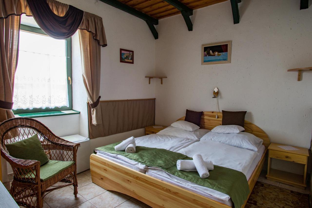 Piros Ponty Panzio Bed & Breakfast